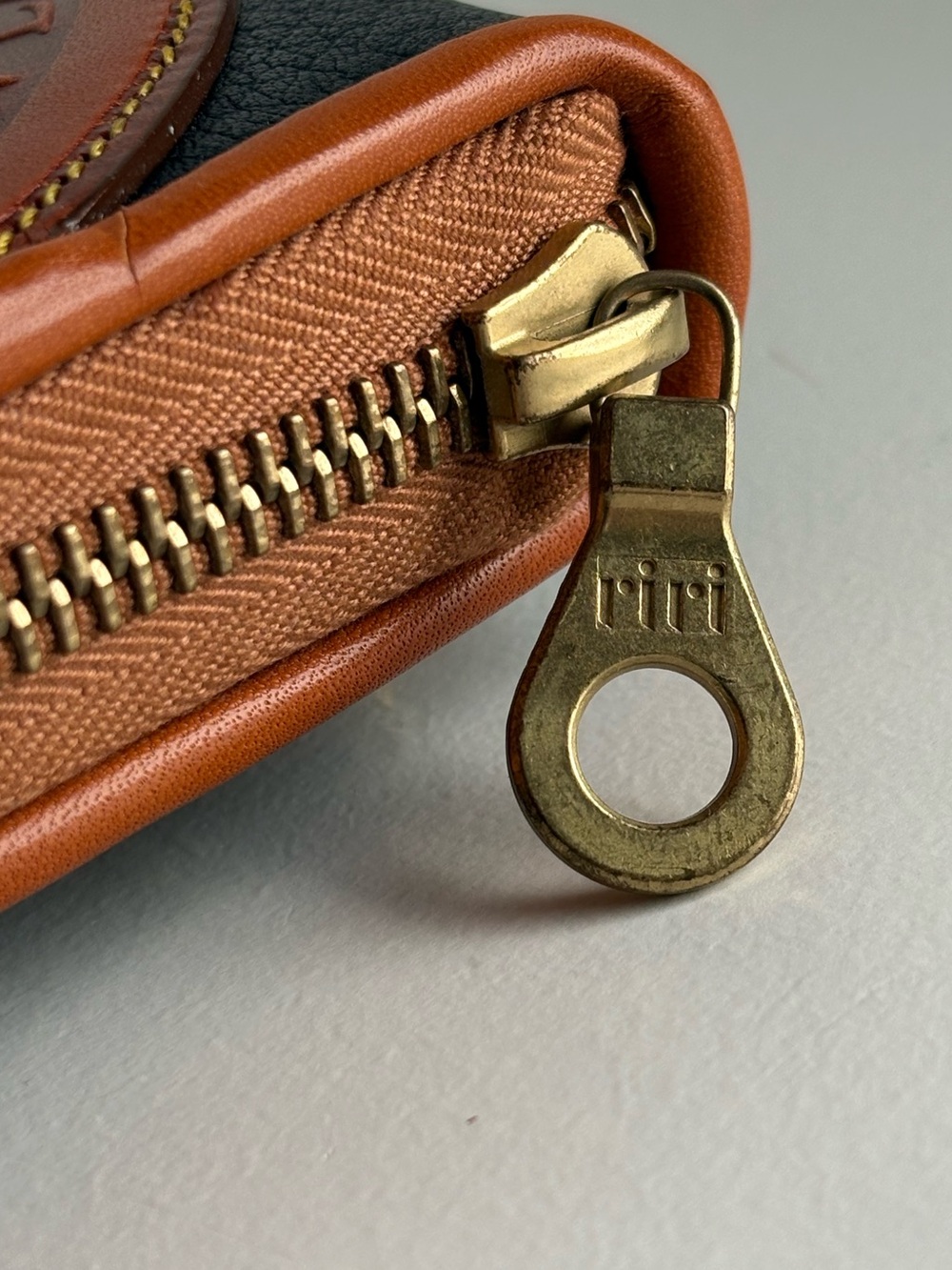 Dooney and Bourke Big Duck Oval Leather Wallet Duck on a strap mini bag - Picture 9 of 16
